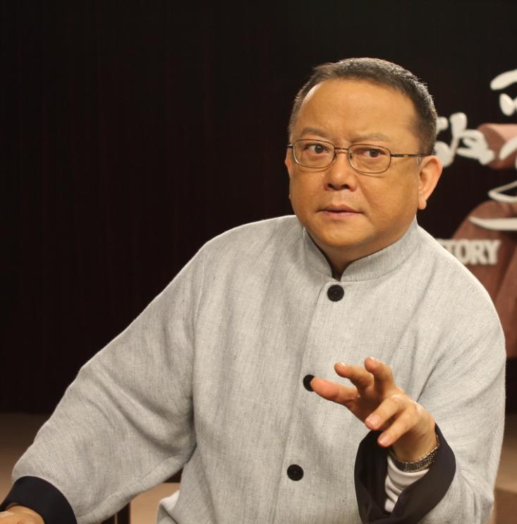 抱孙子的年龄却喜当爸的明星,六位年过60岁无儿无女的明星