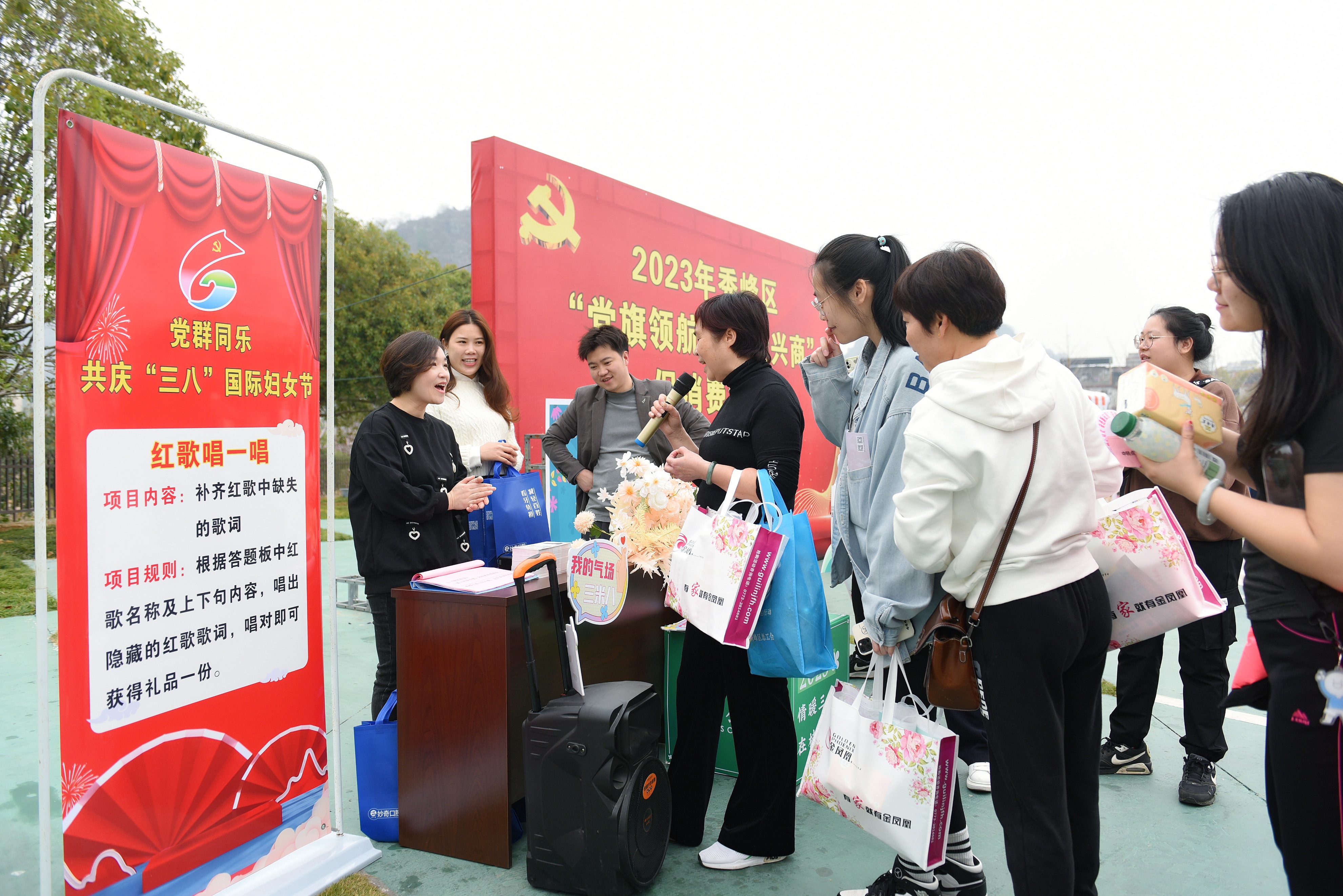 美女们嗨翻了！桂林市秀峰区举行庆祝“三八”国际妇女节巾帼·秀峰健康竞步走活动