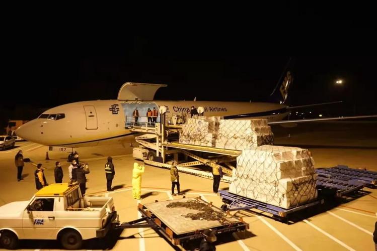 航空公司一张机票能赚多少钱,机票那么贵为什么航空公司不赚钱