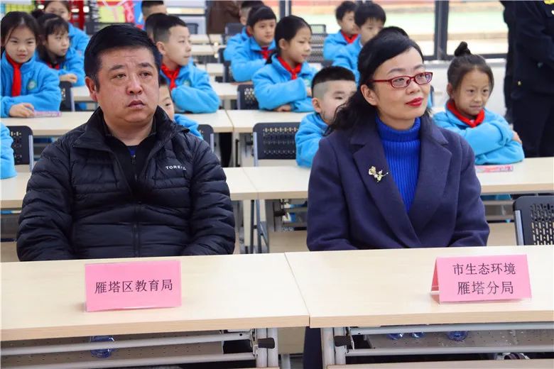 垃圾分类让我们的校园更多彩,垃圾分类童心同行