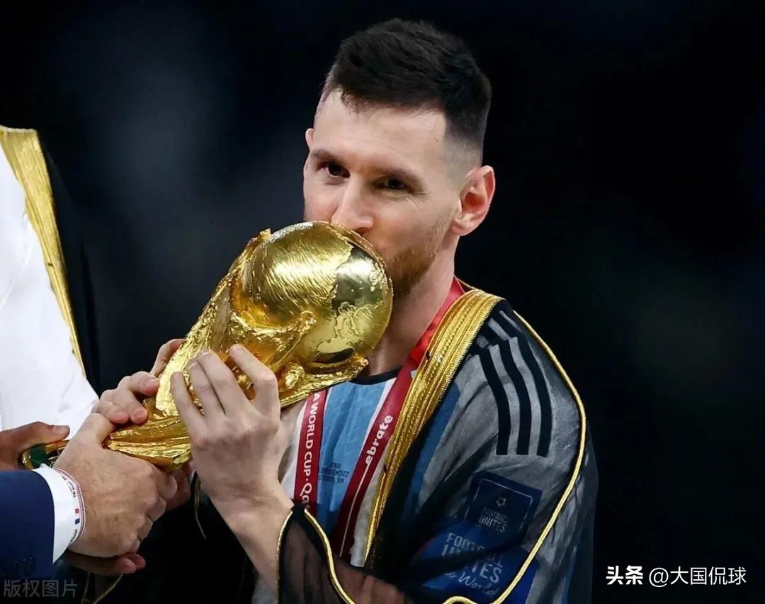 姆巴佩祝贺梅西夺冠并回应嘲讽,姆巴佩对于梅西这次夺冠看法