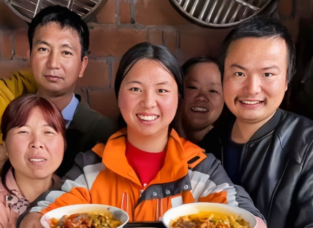 牛爱芳2000万粉丝多少收入,牛爱芳更新作品