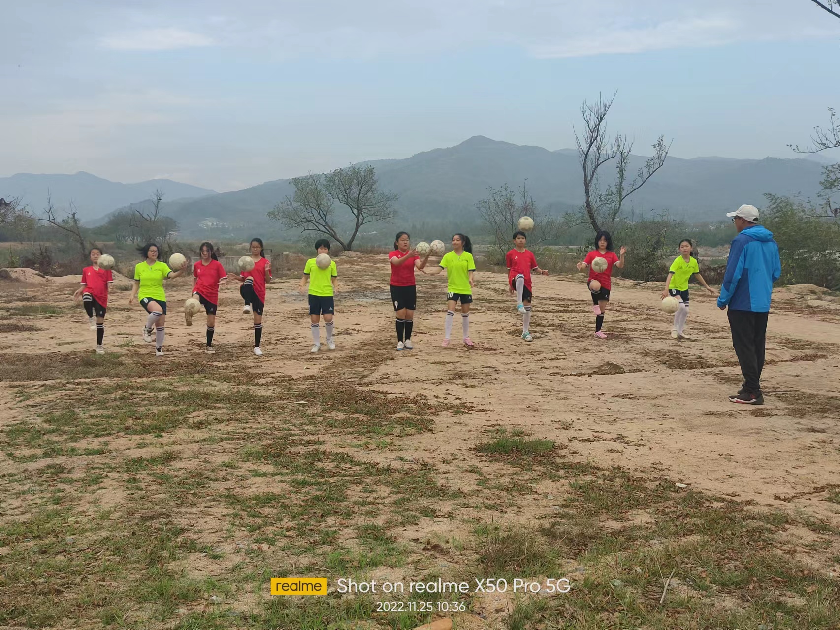 含苞玫瑰，追风逐梦的乡村女娃