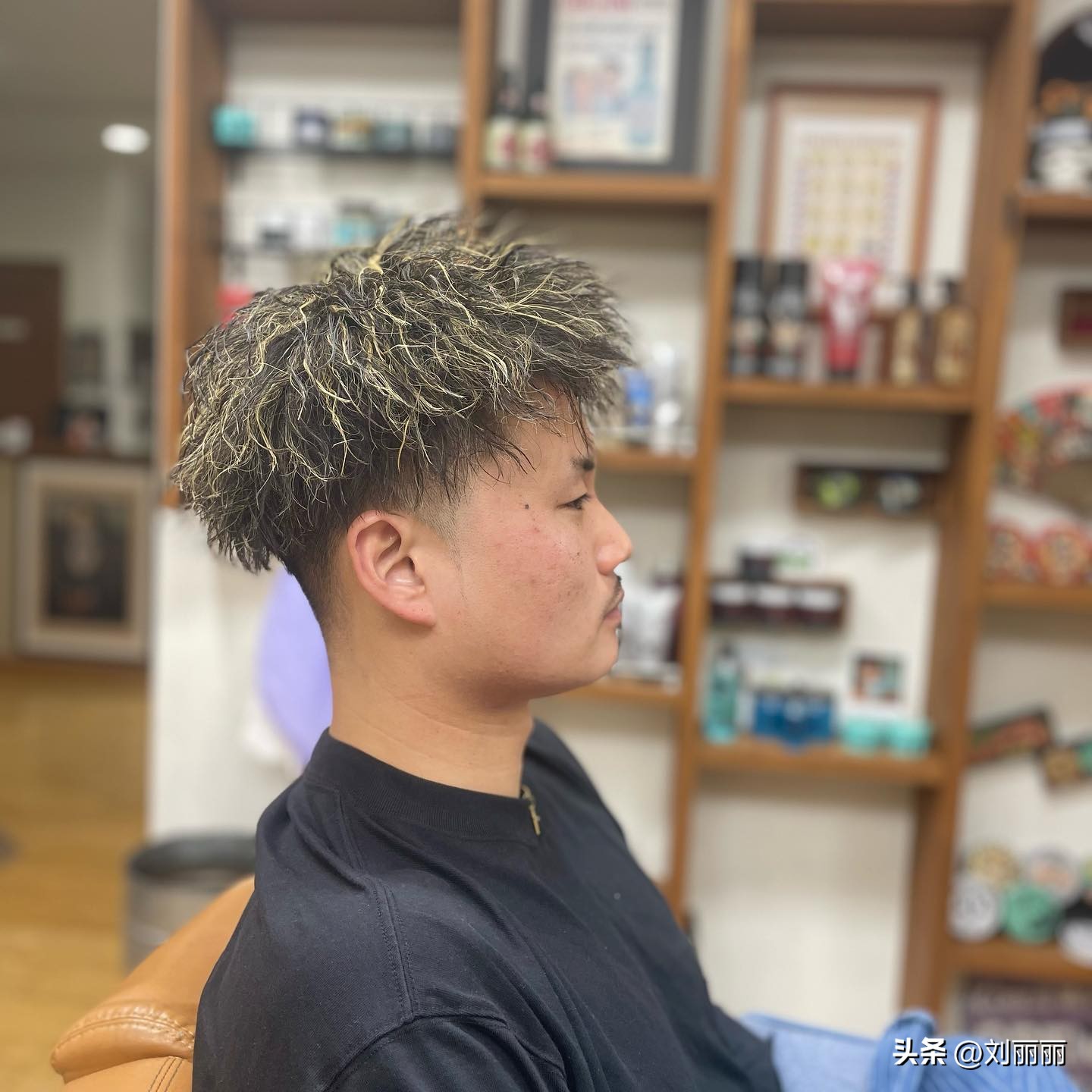 两边铲短发型还流行吗,女性两边铲短发型清爽