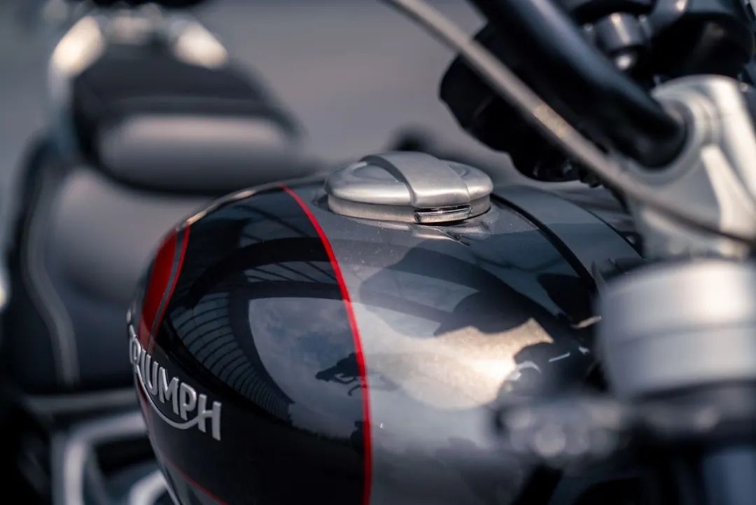 凯旋火箭3优缺点,火箭凯旋3新款试驾