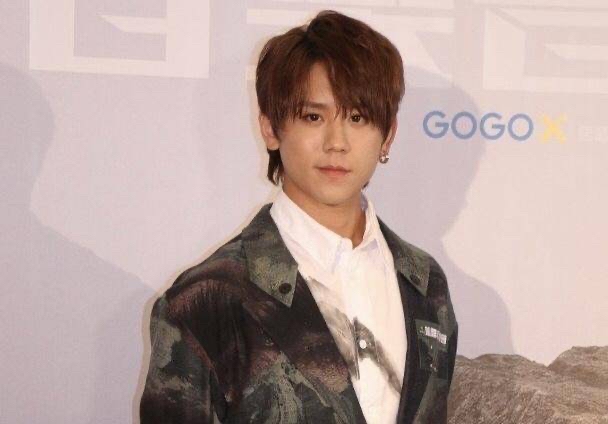 内娱合格爱豆蔡徐坤,蔡徐坤和成毅谁火