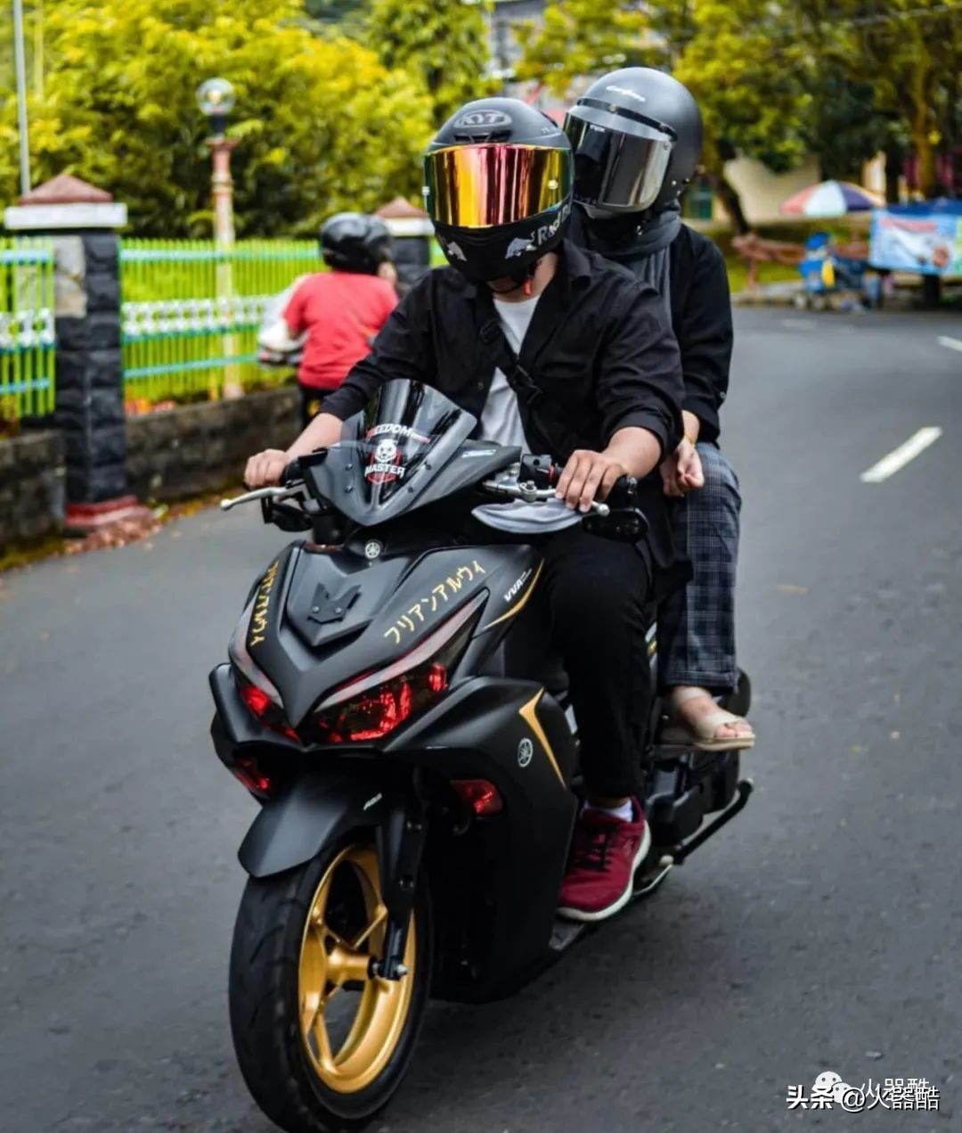 雅马哈nvx155帅气视频,aerox155与nvx155哪个好