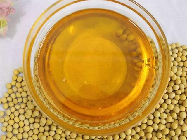 最不健康的油是什么油？大豆油吗？医生提醒：这两种油平时要少吃