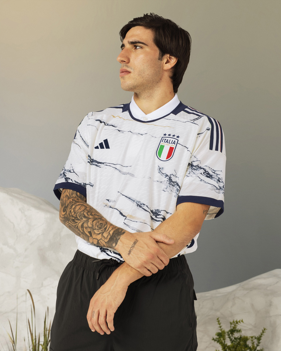 意大利球衣2024欧洲杯,2023-24新赛季意大利国家队球衣