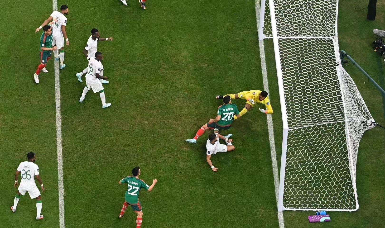 纤纤折杨柳持此寄情人的意思,纤纤折杨柳持此寄情人是什么意思