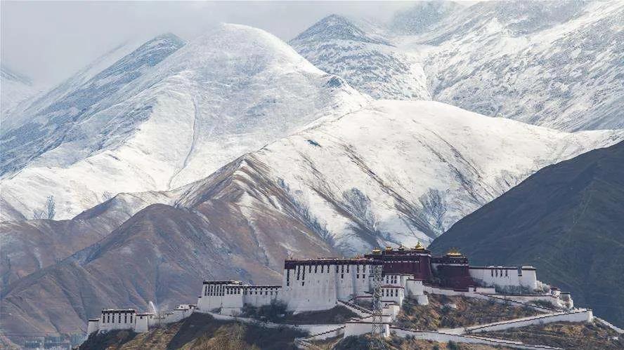 离天堂最近的地方是西藏,拉萨站在离天堂最近的地方