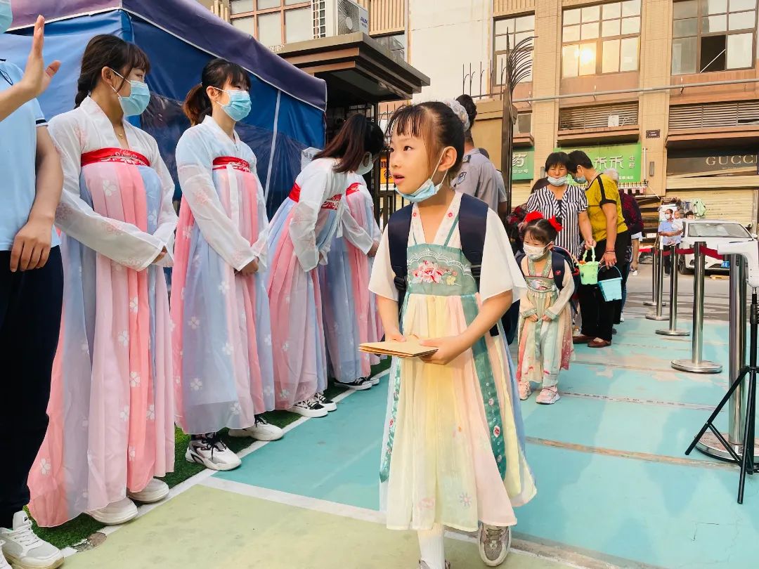 心怀皓月，致敬师恩，百仁幼儿园中秋节教师节双节主题系列活动