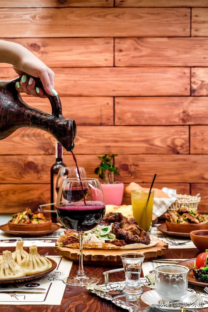 直飞，瑞士平替！这国安全性高，月薪6k算富裕，对中国超友好