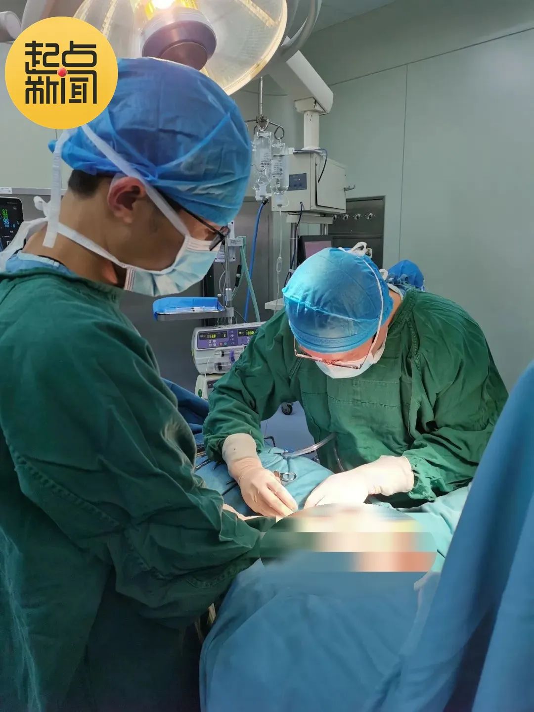 男子工地滑倒被钢筋刺穿身体,男子工地坠落被钢筋刺穿腹部