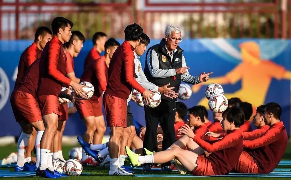 银狐执教中国男足,银狐对里皮的评价