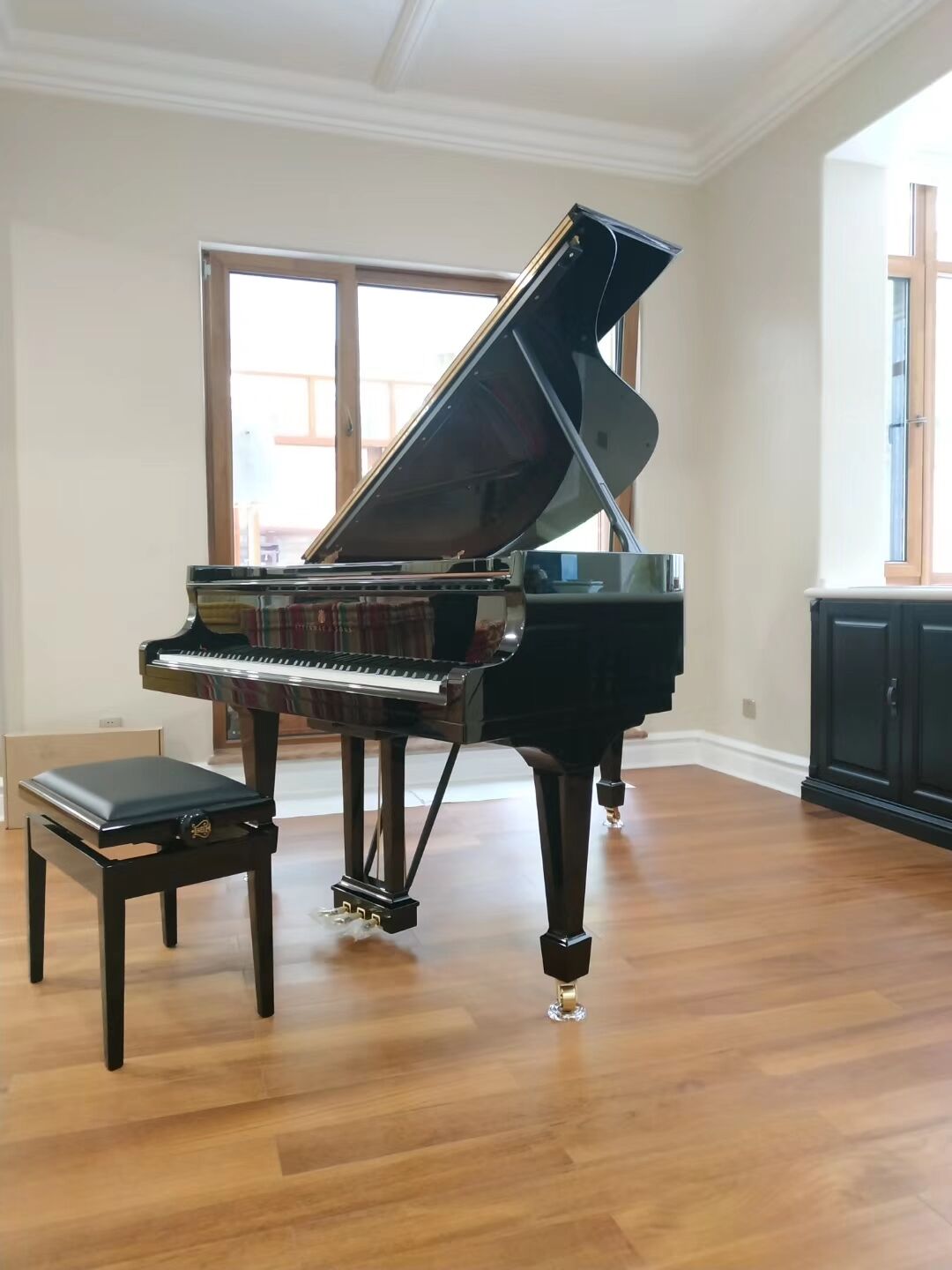 什么样的钢琴最好看,卧室钢琴什么尺寸合适