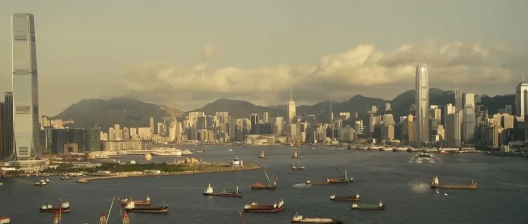 从港影港片看香港25年大变化,庆祝香港回归25年回忆港片