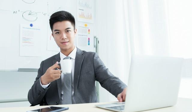 我今年48岁，喜欢上了准女婿，女儿不知真相，准女婿说只想娶她