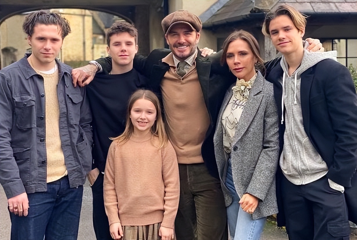 囧三带女友与家人度假，大布继续蜜月旅，只有刚失恋的RORO在苦练