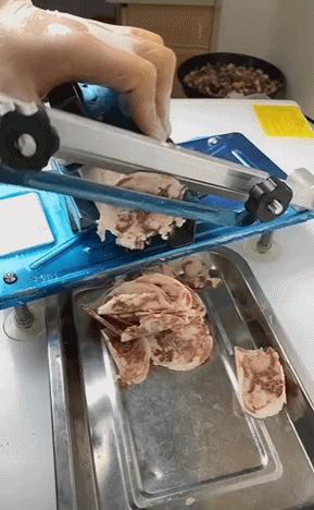 奶茶里没有奶，虾仁里没有虾，东北绝命毒师公开打假，一夜爆火