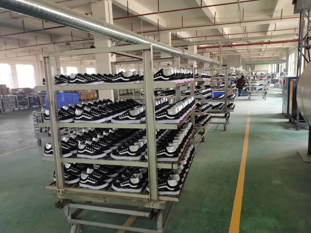 苏州查获假耐克鞋 (成都公安查获假冒运动鞋)