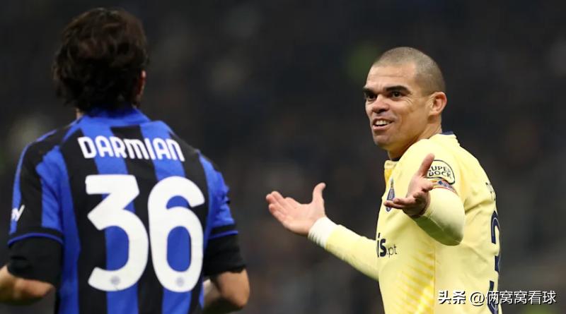 世界足坛致敬马拉多纳,足坛众星致敬布冯