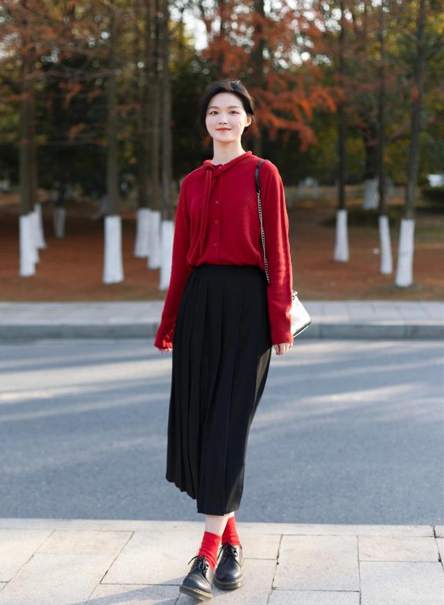 今年流行的裙子袜子,春季搭配裙子穿的袜子推荐