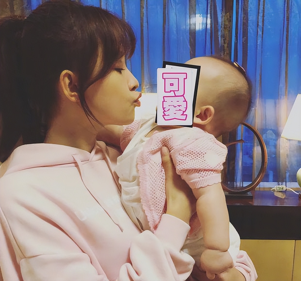 孙怡晒4岁女儿正面照！大福有大脑门、长睫毛，被妈妈称为小小董