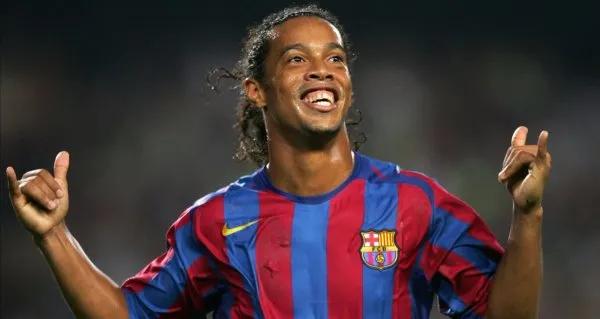 小罗为什么是足坛最好的精灵,被称为足球精灵的人