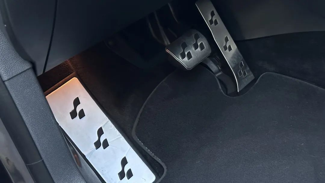 r36翻新改造全过程,大众r36这么老的车怎么还卖这么贵