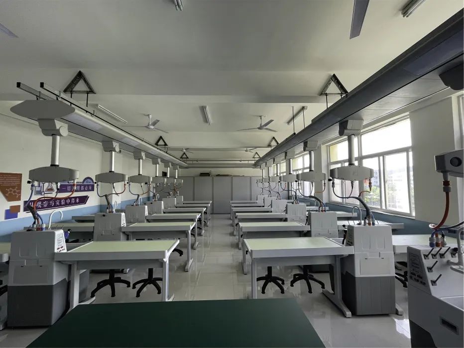 创建国家义务教育优质均衡发展县|走,到黄龙县第二小学看一看!