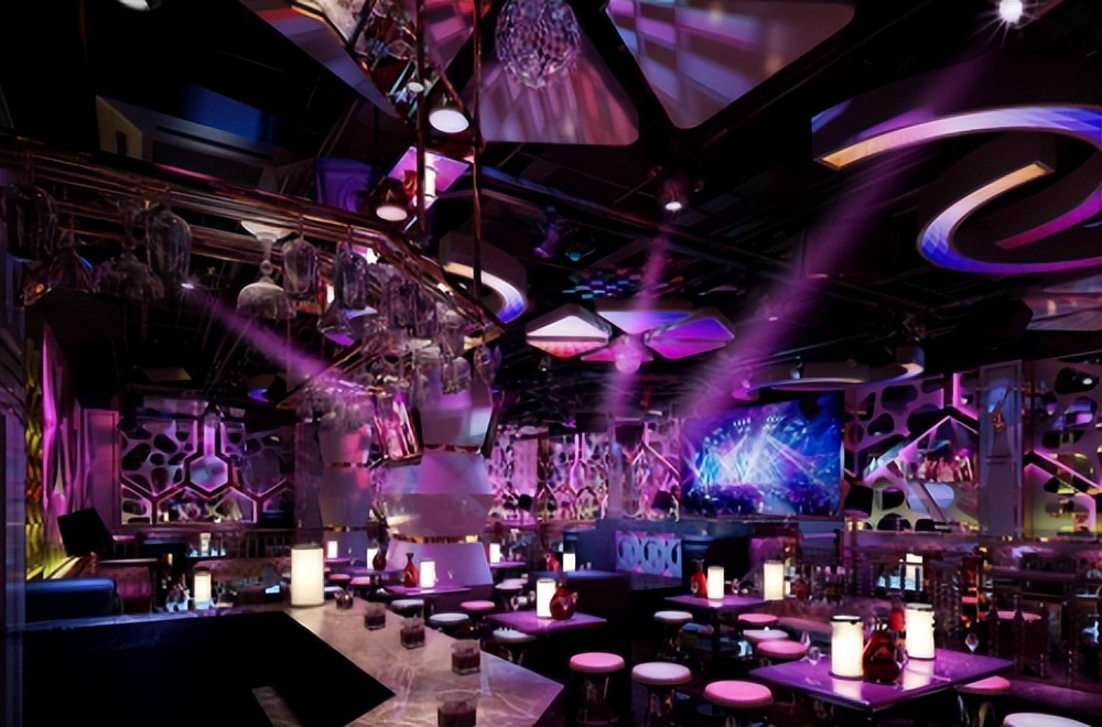 白马会所覆灭记：令无数富婆欲罢不能，2019年因头牌鸭王一夜覆灭