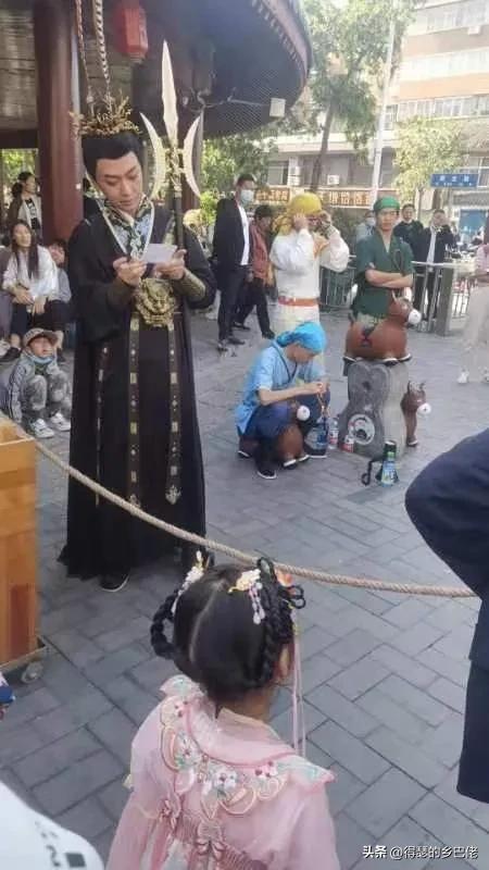 五一期间,购物超市成为打卡景点,除了胖东来,还有那一家??