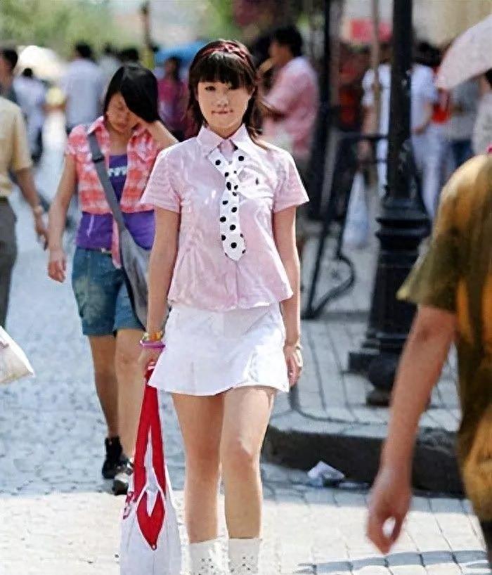 “最红裸模”*筱雨张**：22岁时拍写真火爆全网，如今将近40岁仍单身