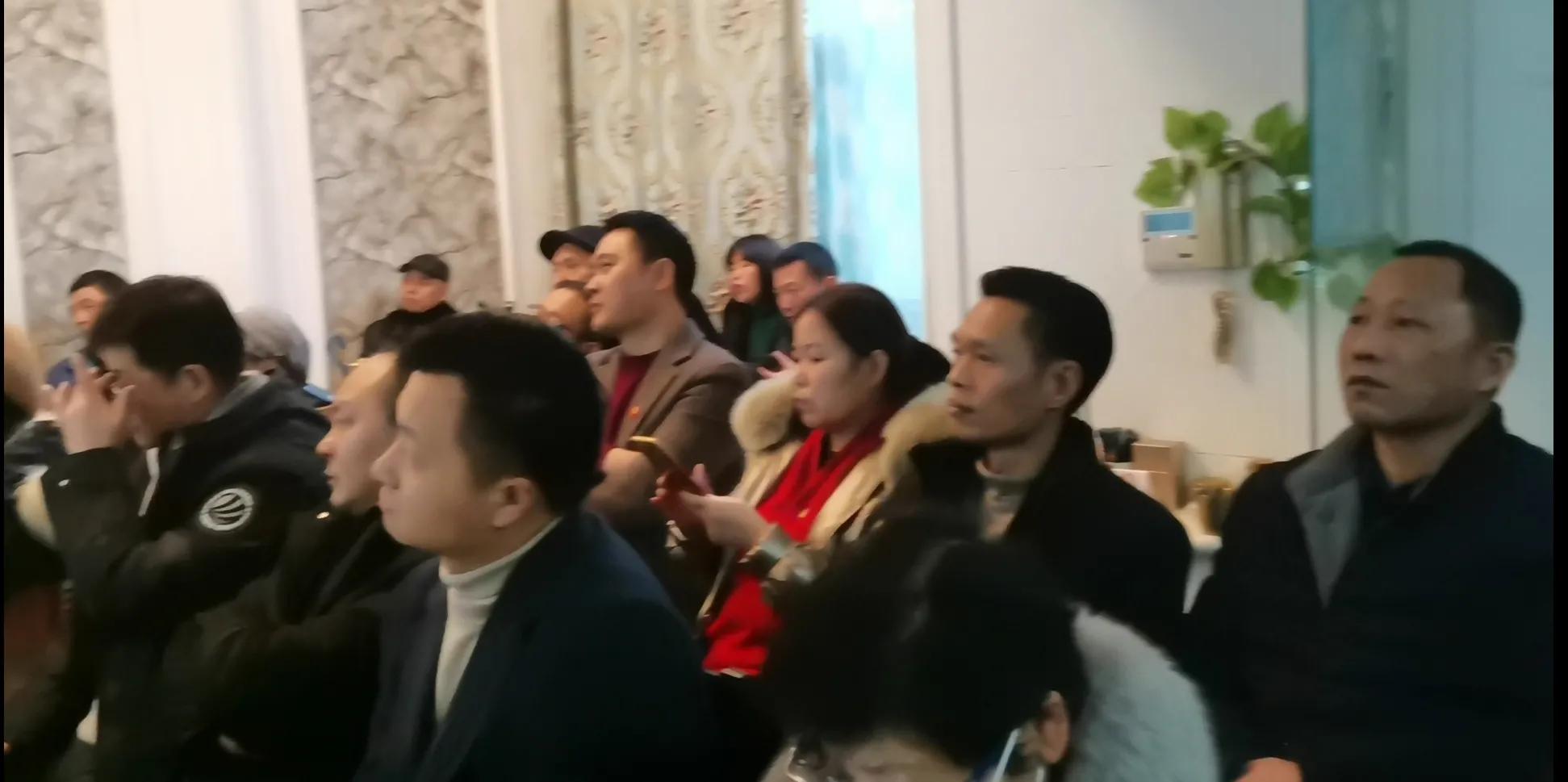 83年出生女适合做什么生意,82年女孩河南创业