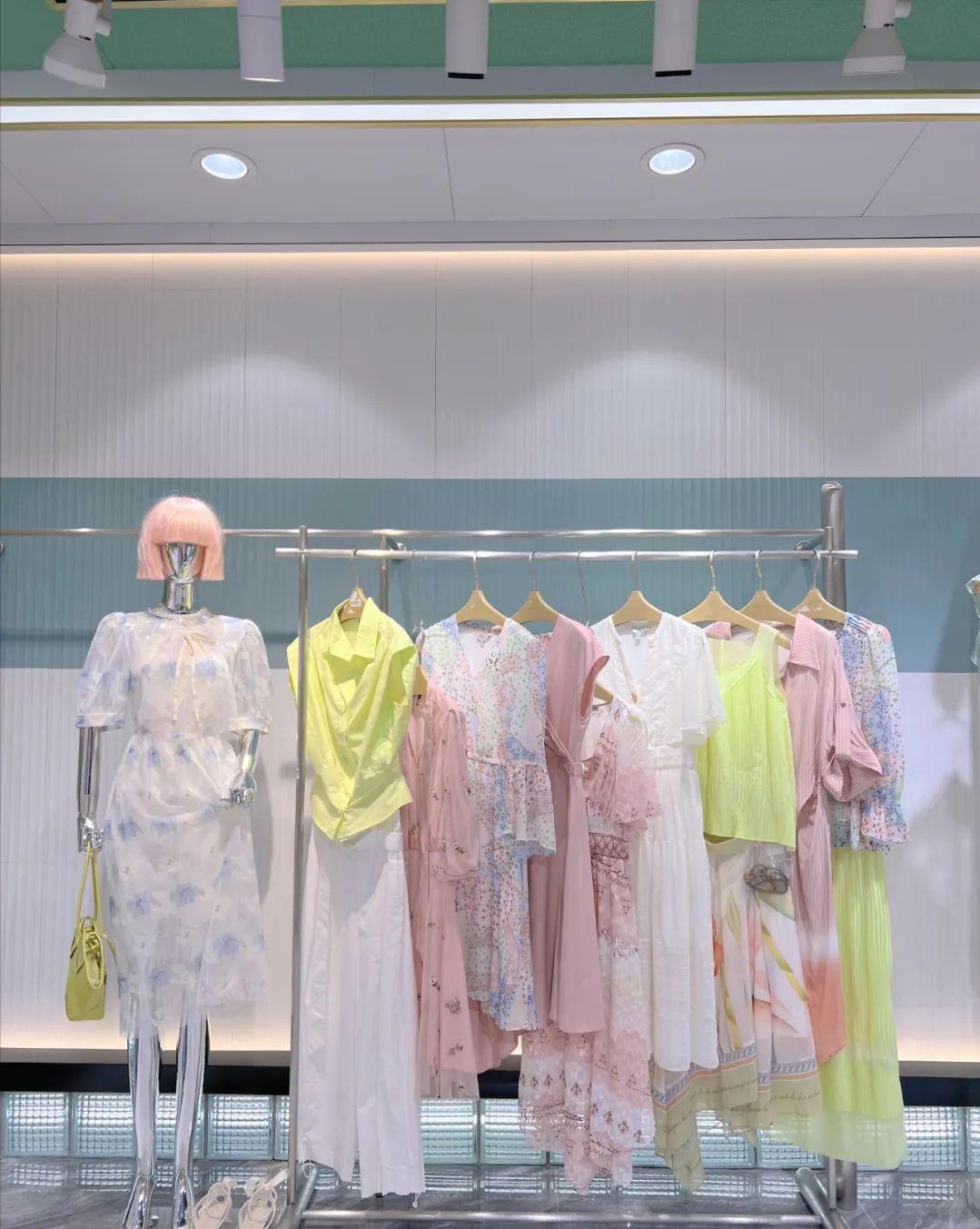 LILY夏品牌折扣女装桑蚕丝连衣裙上衣裤裙穿搭