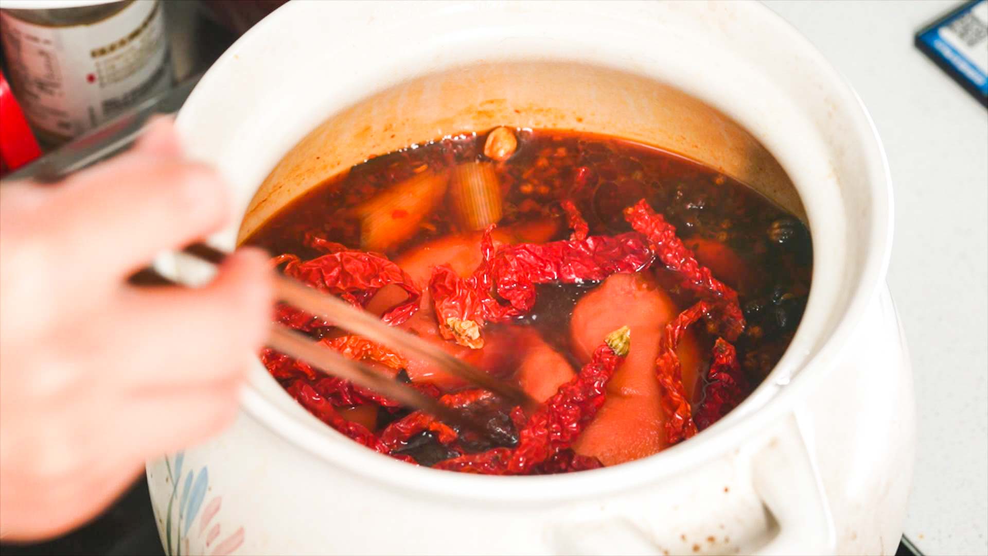 卤猪蹄怎么做才q弹劲道好吃,怎样卤猪蹄又香又软糯