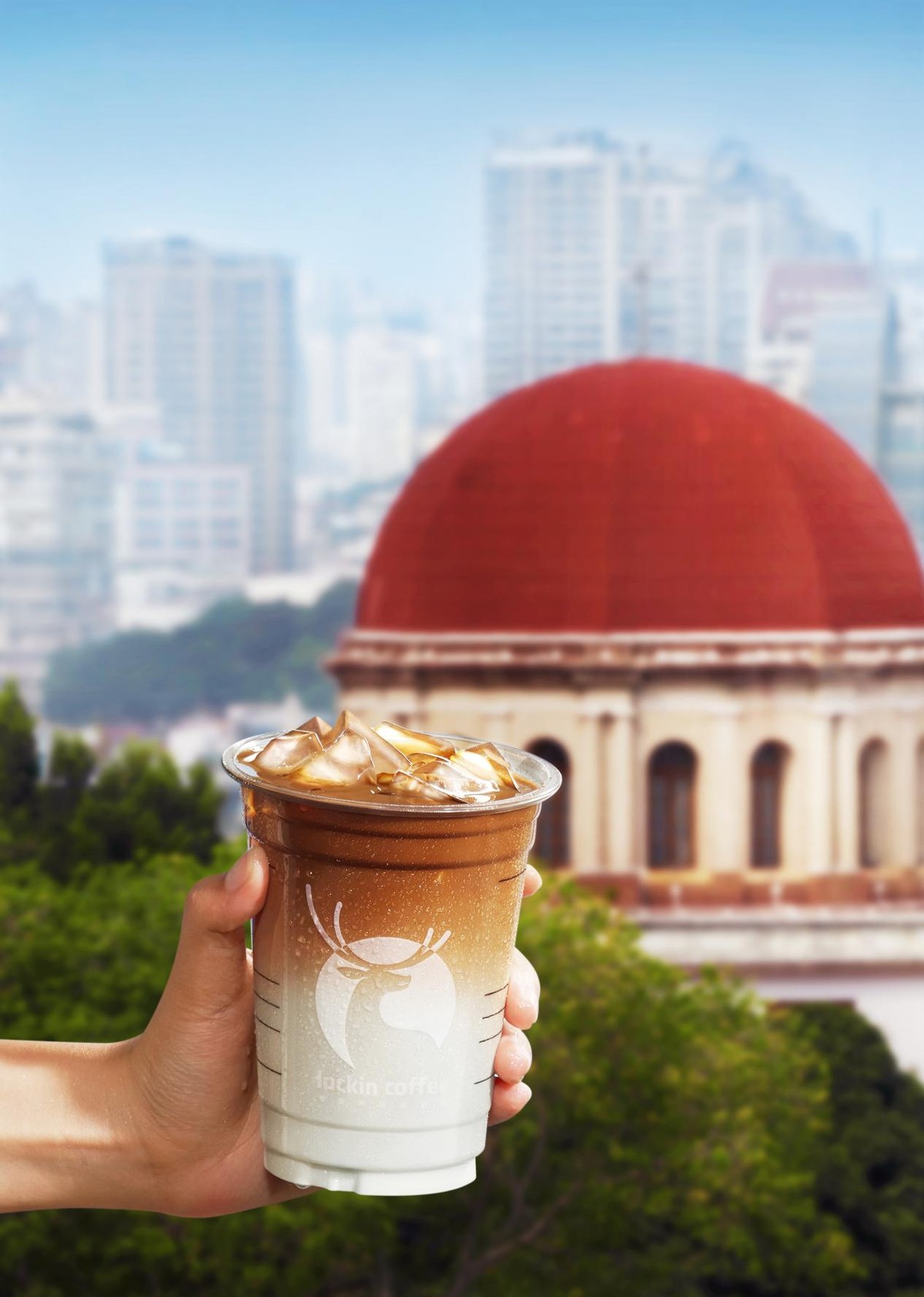 柑橘风味茶咖有多好喝？瑞幸蒸青日向夏拿铁上线，果香明亮茶鲜爽