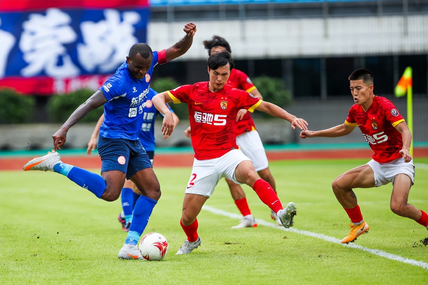 广州恒大队郑智的消息,前几天郑智带领的广州队比赛结果