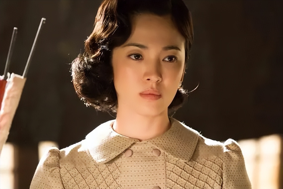 寻求集体认同的救助者，是生与死的过渡性标准，连通众人伦理情感