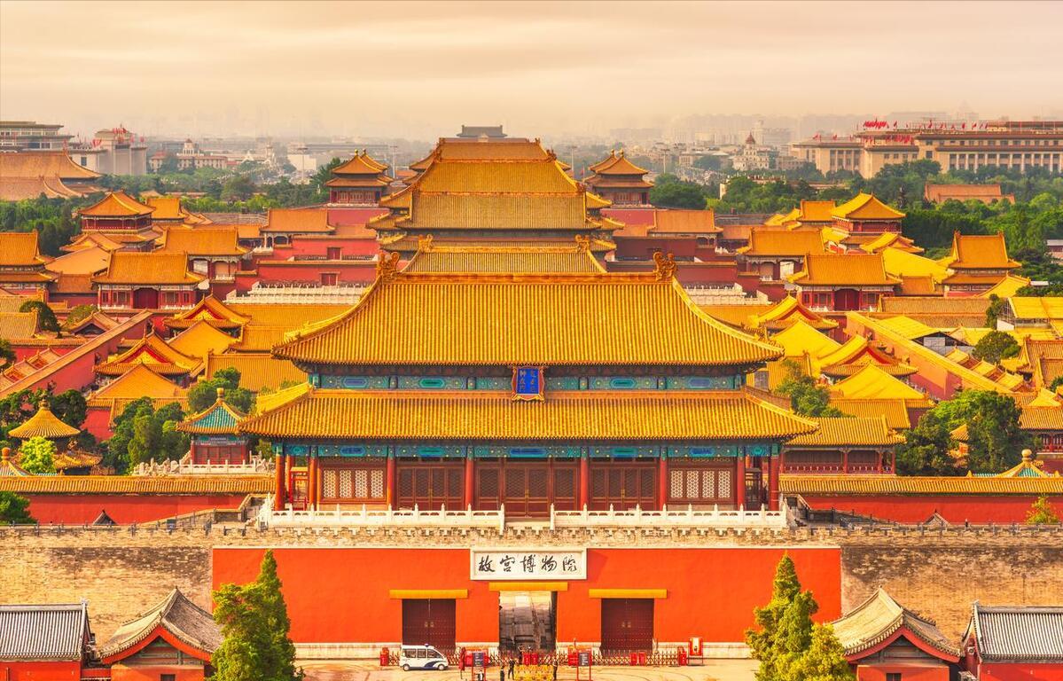 张雪峰怎么看待大学生就业呢,张雪峰学得那么好为什么要换专业