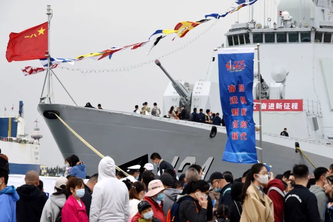 强军路上挺进深蓝观后感,强军使命催人奋进论文