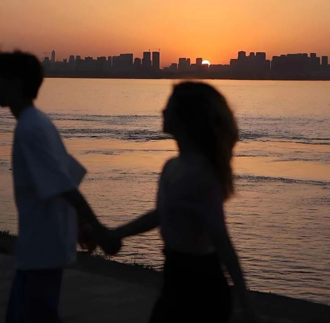 关于情侣日常热门文案短句有哪些,情侣60天文案短句干净