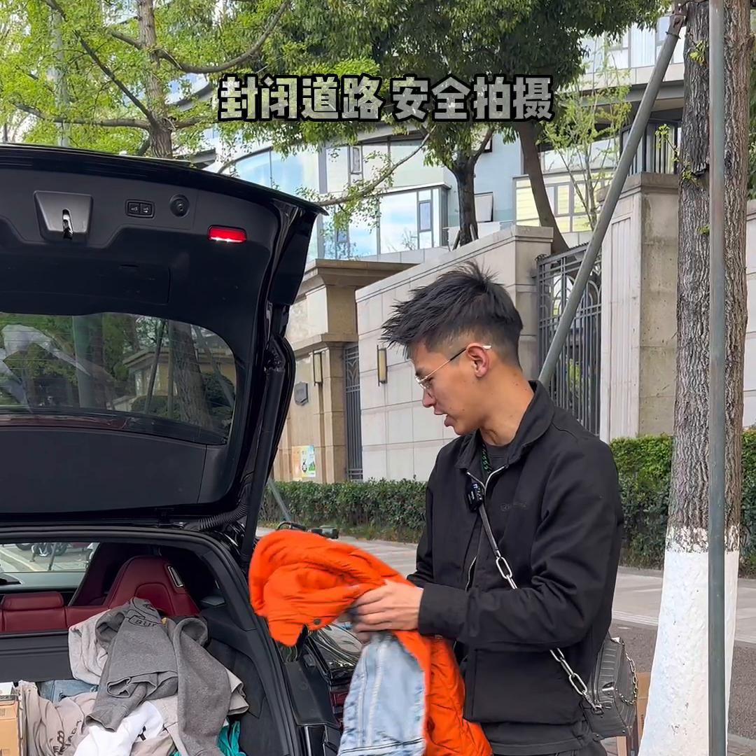 成都拿下高中学妹十多w的顶级服饰，今年收一万件衣服#杰毛奢潮