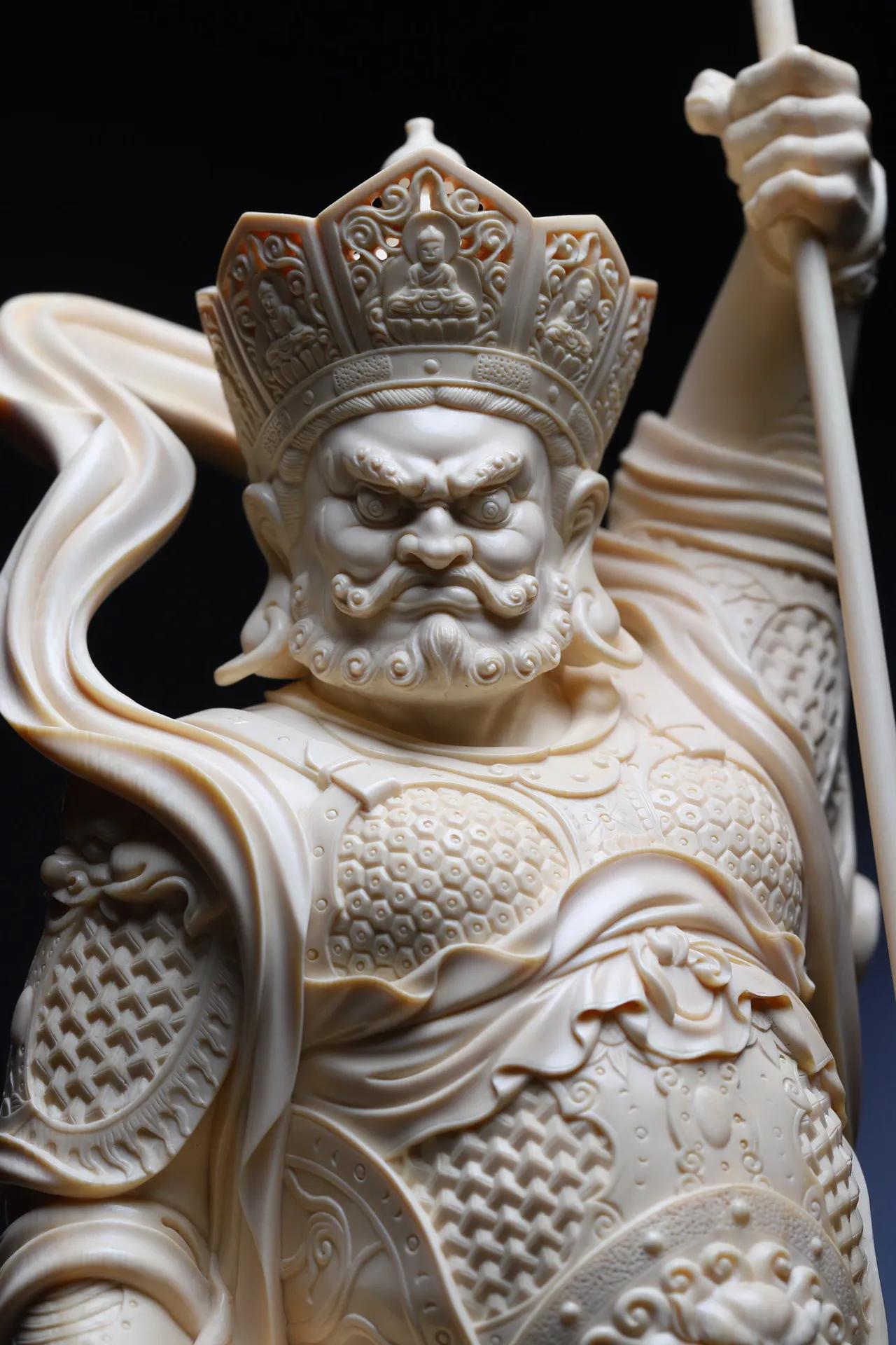 多闻｜财宝天王手持慧伞,左手托着吐宝鼠能赐无尽财宝