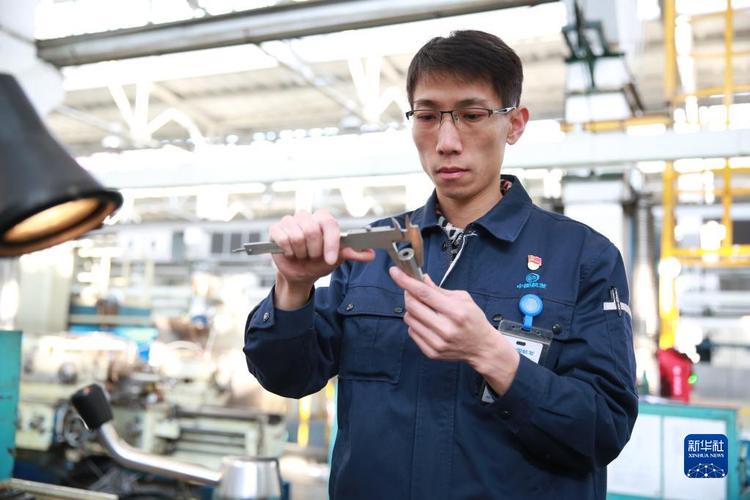 给1000万离开中国!美国开出高价，只为挖走中国一名普通技校生!