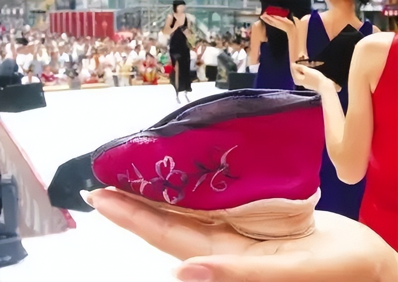 在古人眼里裹小脚美在哪,古代裹小脚和现代裹小脚的区别