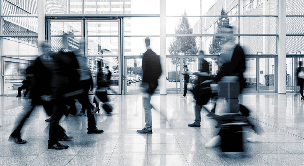 在俄罗斯，很多人是靠着打擦边球，做着一些游走在法律边缘的生意