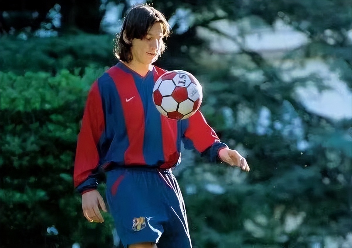 从侏儒少年到球王,回顾梅西的球王之路