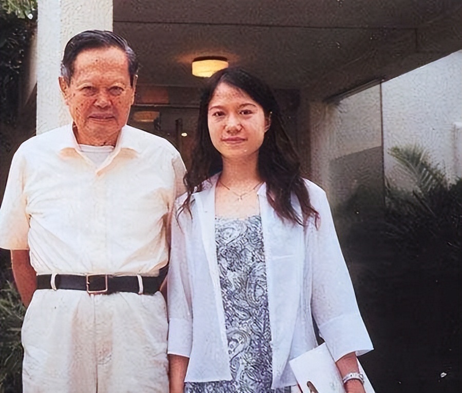 翁帆28岁嫁给82岁杨振宁的原因,杨振宁哪年娶的28岁翁帆